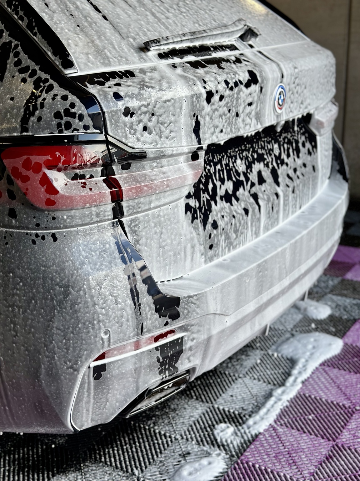 Schaumvorwäsche bei Car Junkies